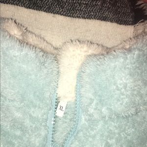 Baby Blue Women’s Sherpa (NEVER WORN)